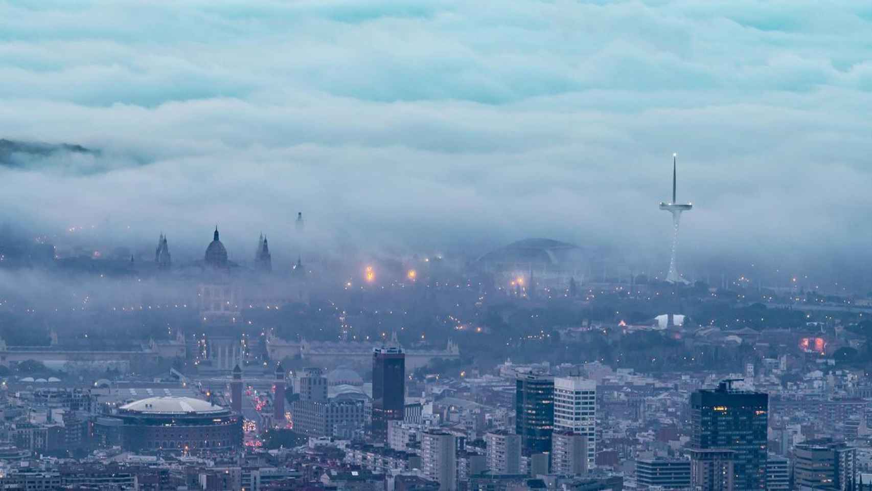 Niebla sobre Montjuïc en Barcelona, el 15 de febrero de 2024