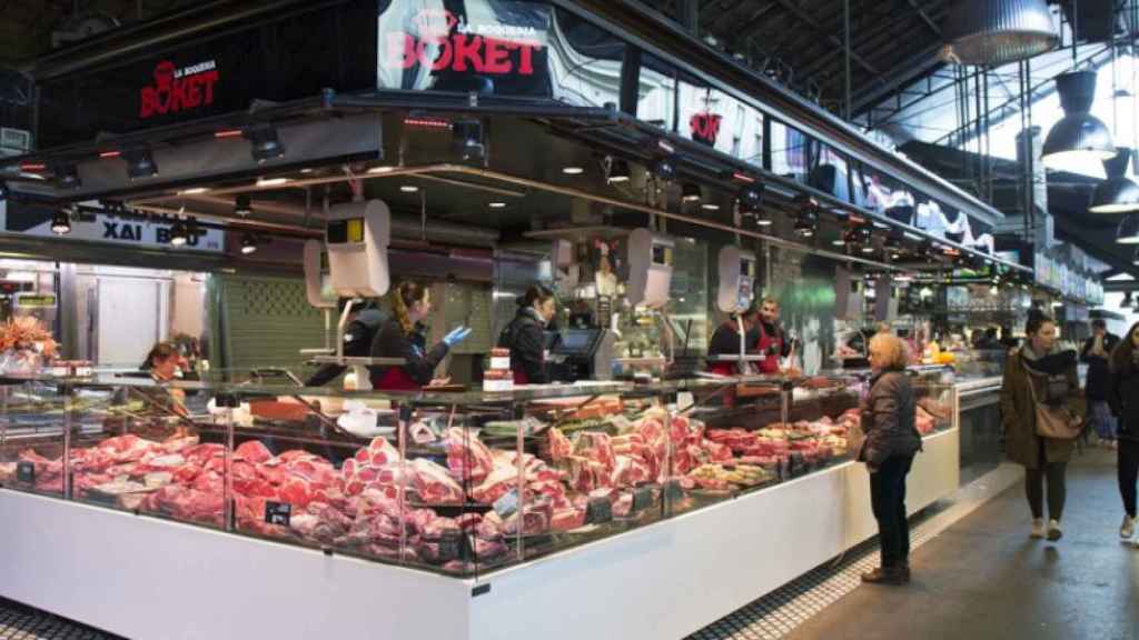 Un puesto de carne en la Boqueria