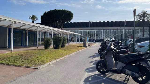 Un aparcamiento de motos en el Aeropuerto de Barcelona