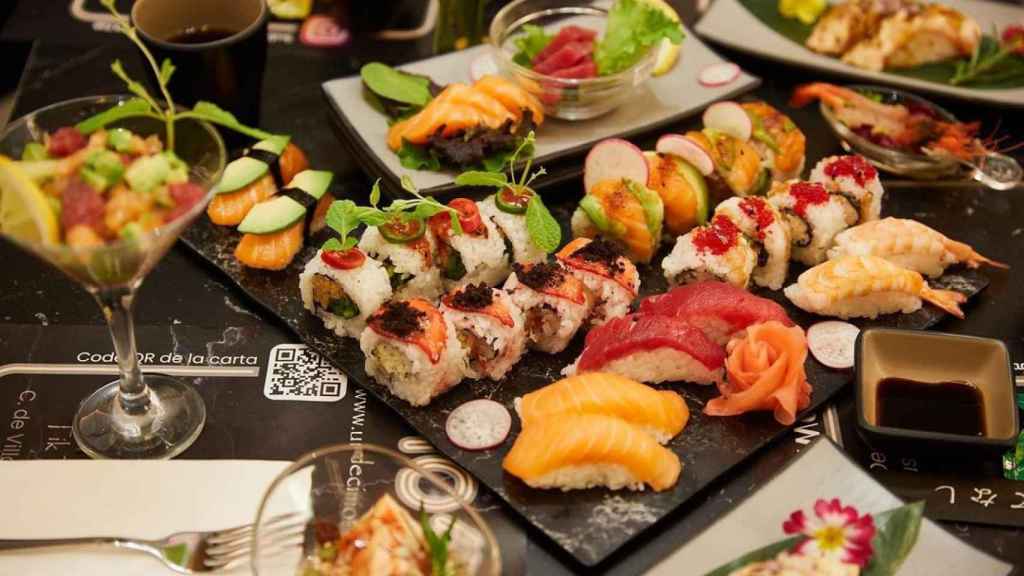 Variedad de sushi de UnDécimo, la cadena de buffet libre de Barcelona