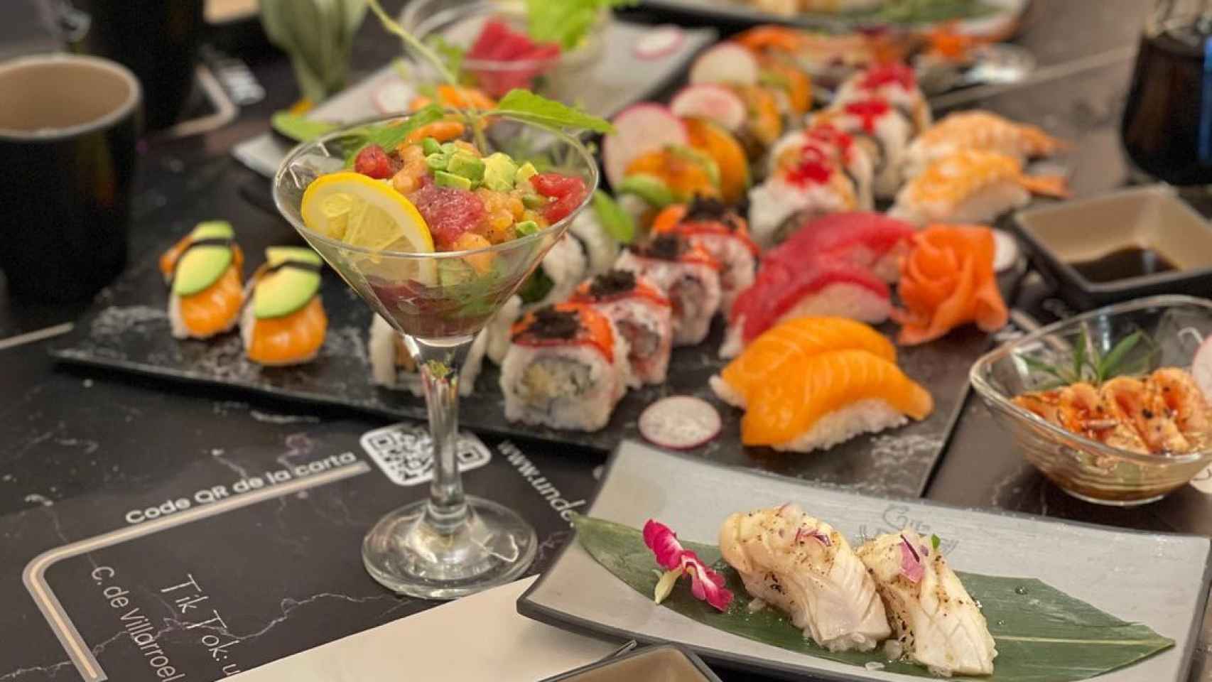 Variedad de sushi de UnDécimo, la cadena de buffet libre de Barcelona