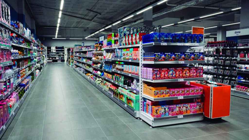Estanterías del supermercado ‘low-cost’ Action, en Barcelona