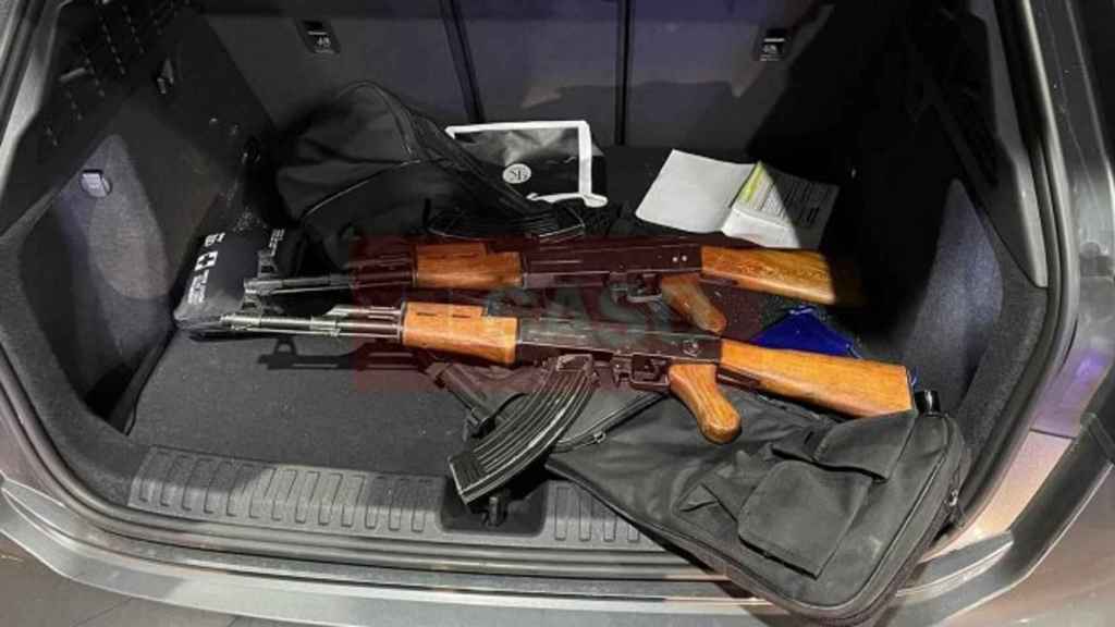 Dos Kalashnikovs intervenidos por los mossos