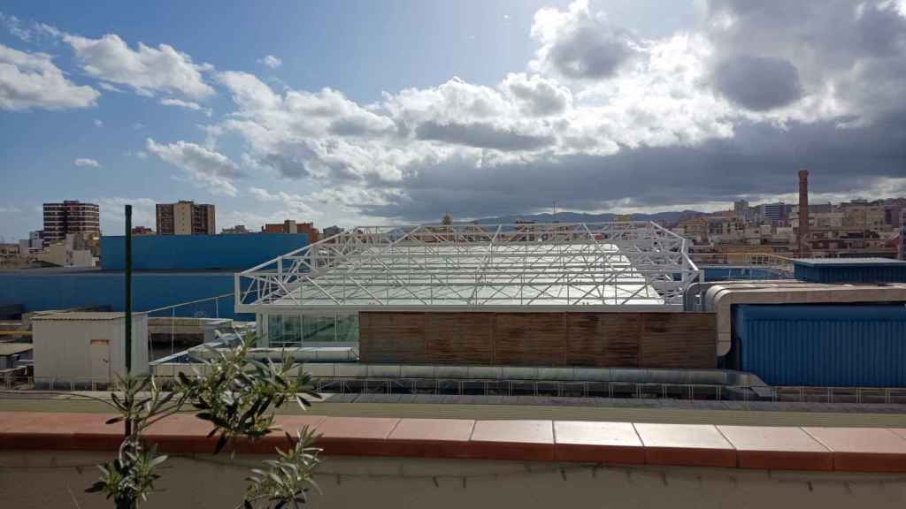 Vista de la claraboya desde el ático de una vivienda de la calle Isabel la Católica