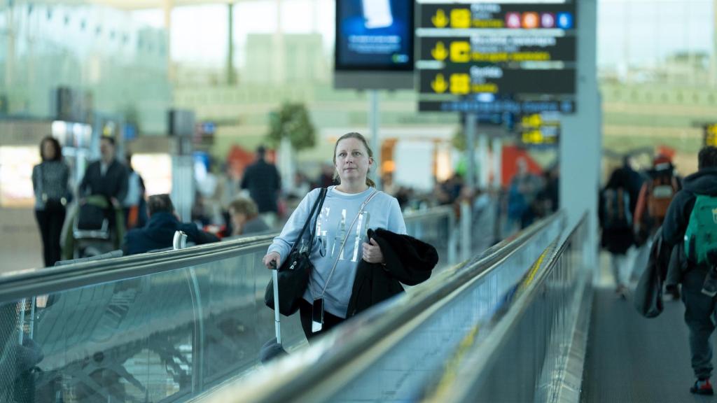 Una pasajera del Aeropuerto de Barcelona-El Prat