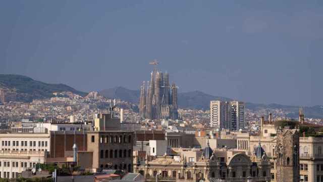 Vista panorámica de Barcelona con la Sagrada Família de fondo