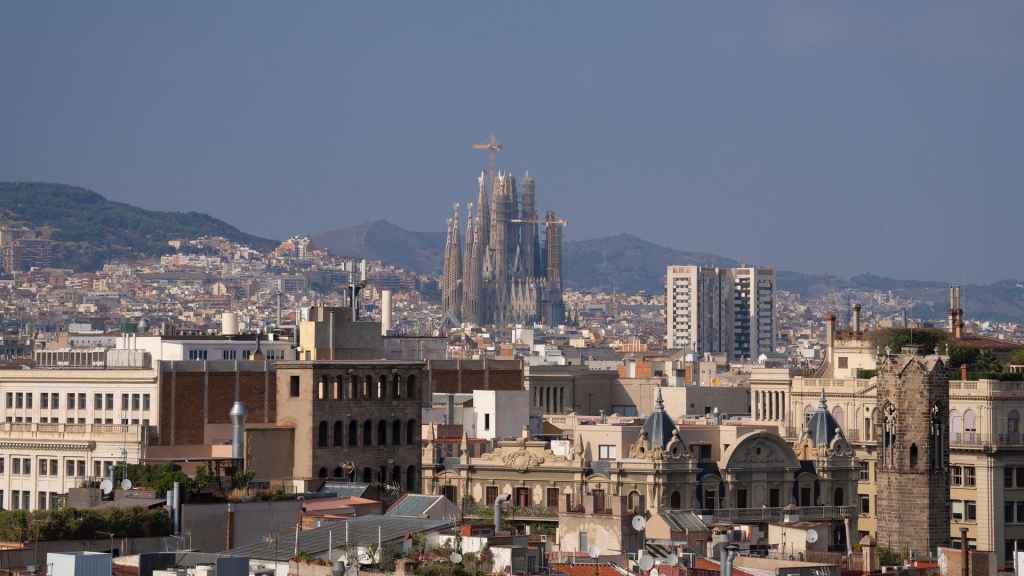 Vista panorámica de Barcelona con la Sagrada Família de fondo