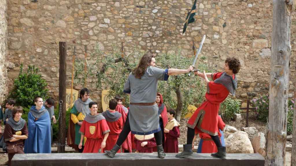 Representación de una batalla medieval en el mercadillo