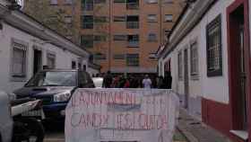 Imagen de una protesta antes de un deshaucio en Barcelona