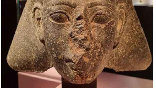 La Policía Nacional detiene a un galerista en Barcelona por presuntamente vender la cabeza de una escultura egipcia valorada en 190.000 euros