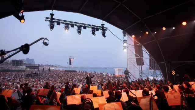 Un concierto de música clásica en la playa de Barcelona