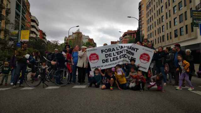 Manifestantes en la calle de Aragó
