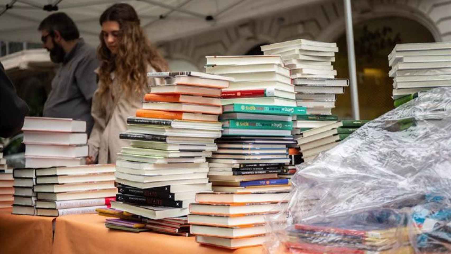 Una parada de libros durante un Sant Jordi anterior en Barcelona