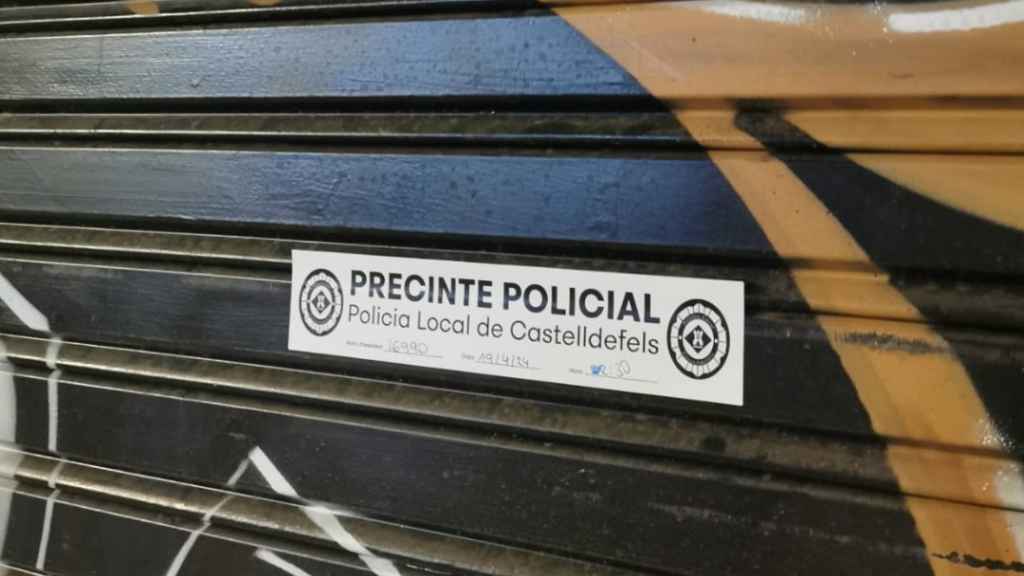 Local precintado por la Policía Local de Castelldefels