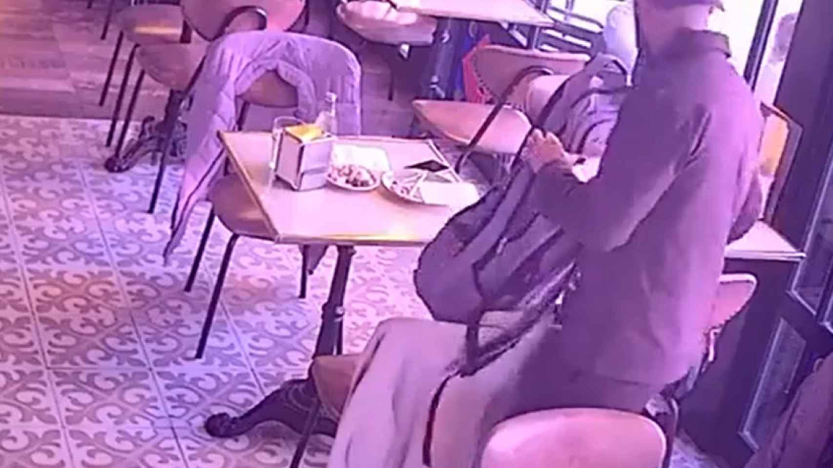 Captura de pantalla del vídeo de las cámaras de seguridad del bar