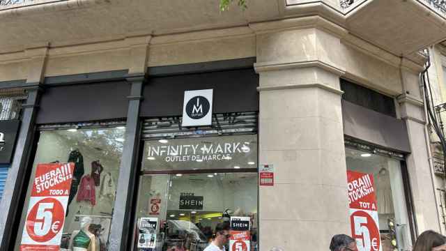 La entrada a la tienda Infinity Marks