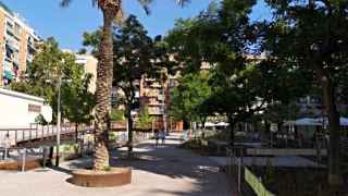 Barcelona frena las terrazas para combatir el incivismo en unos jardines de Sants-Montjuïc