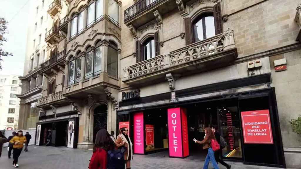 Tienda de Furest al lado del Zara del Paseo de Gràcia de Barcelona
