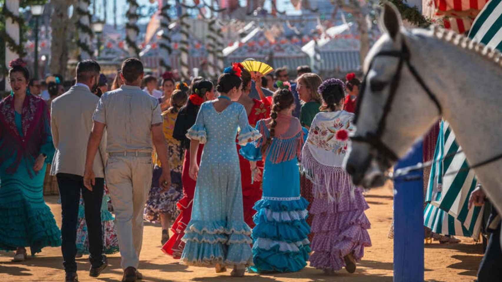 Asistentes de una edición anterior de la Feria de Abril en Barcelona