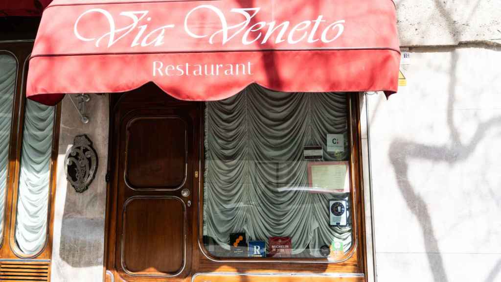 Entrada al restaurante Via Veneto