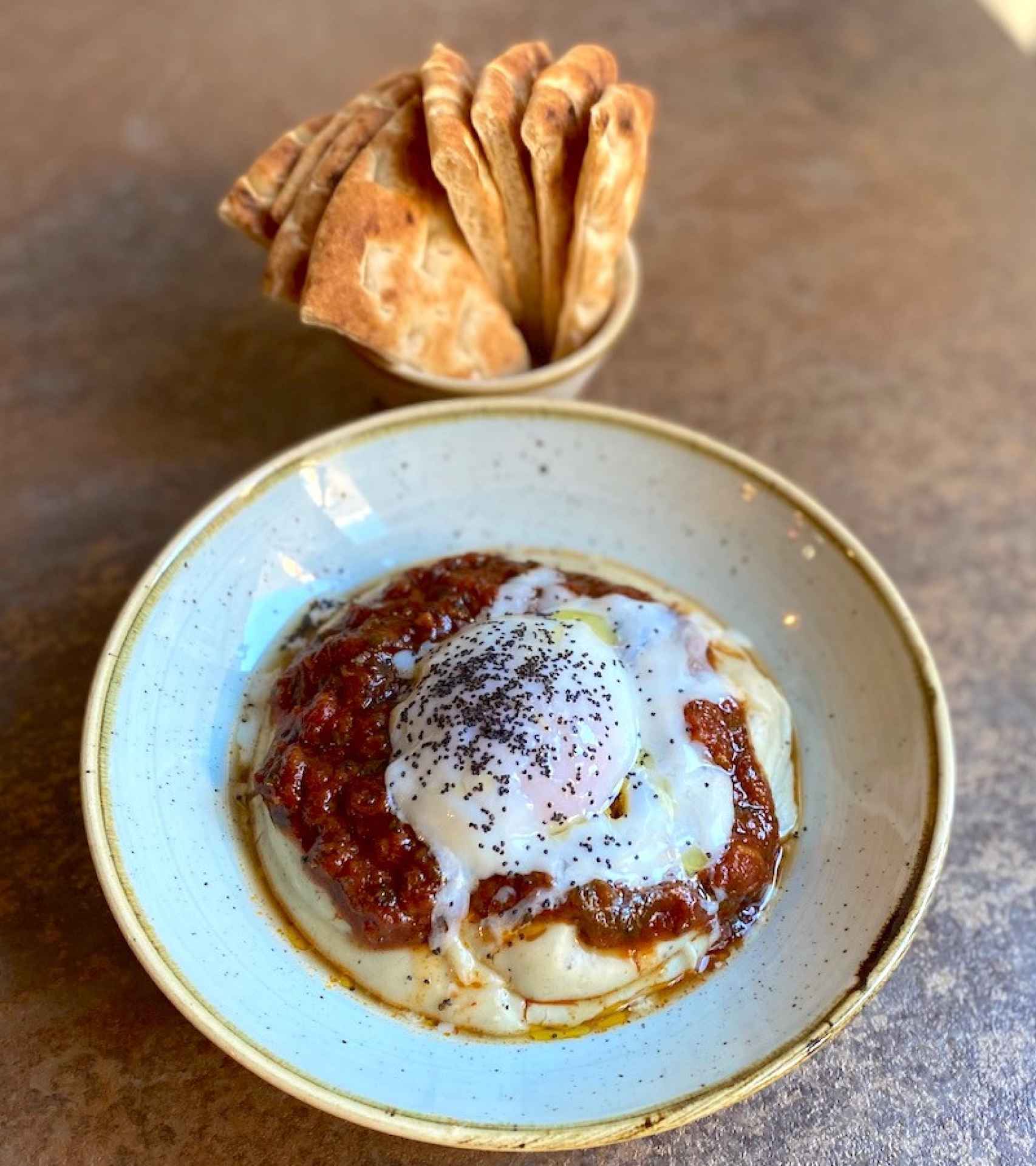 Shakshuka con puré trufado y huevo de La Pita Bonita