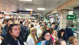 Una avería colapsa la estación de plaza Catalunya