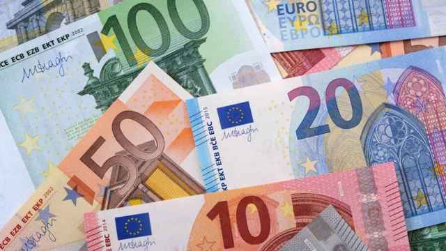 Euros de diferentes importes en billetes