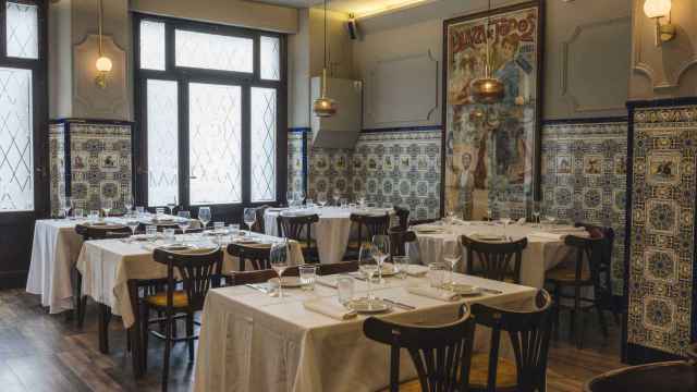 Interior del restaurante Casa Leopoldo de Barcelona