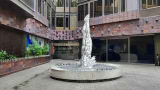 La escultura de más de tres metros en el centro de Barcelona inspirada en un atleta olímpico