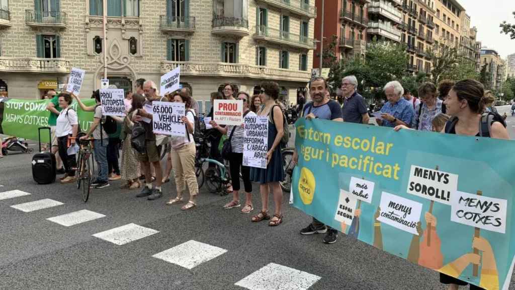 Manifestación de Eixample Respira en la calle de Aragó
