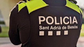 La Policía Local de Sant Adrià de Besòs salva la vida a un apuñalado que se desangraba en La Mina