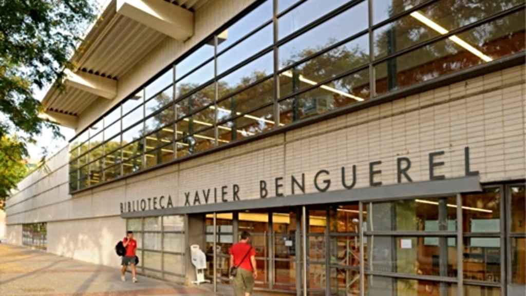 Entrada de la biblioteca Xavier Benguerel