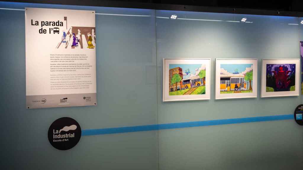 La exposición 'La parada de autobús' en la estación de Diagonal