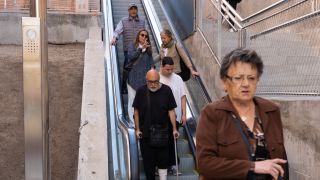 Las escaleras mecánicas de la Baixada de la Glòria, una “chapuza” urbanística que indigna a los vecinos