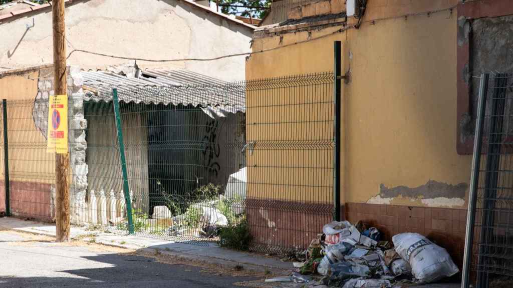 Techado de amianto en las casas baratas del Bon Pastor