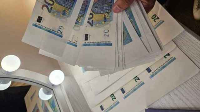 Billetes de 20 euros falsificados en el dúplex lujoso de Barcelona