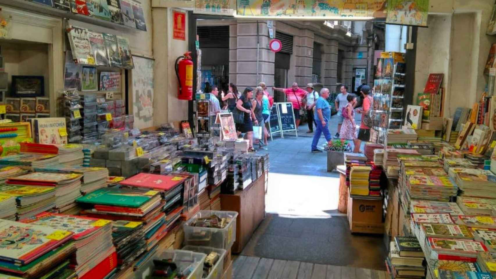 Interior de la librería Stock Llibres en el Gòtic