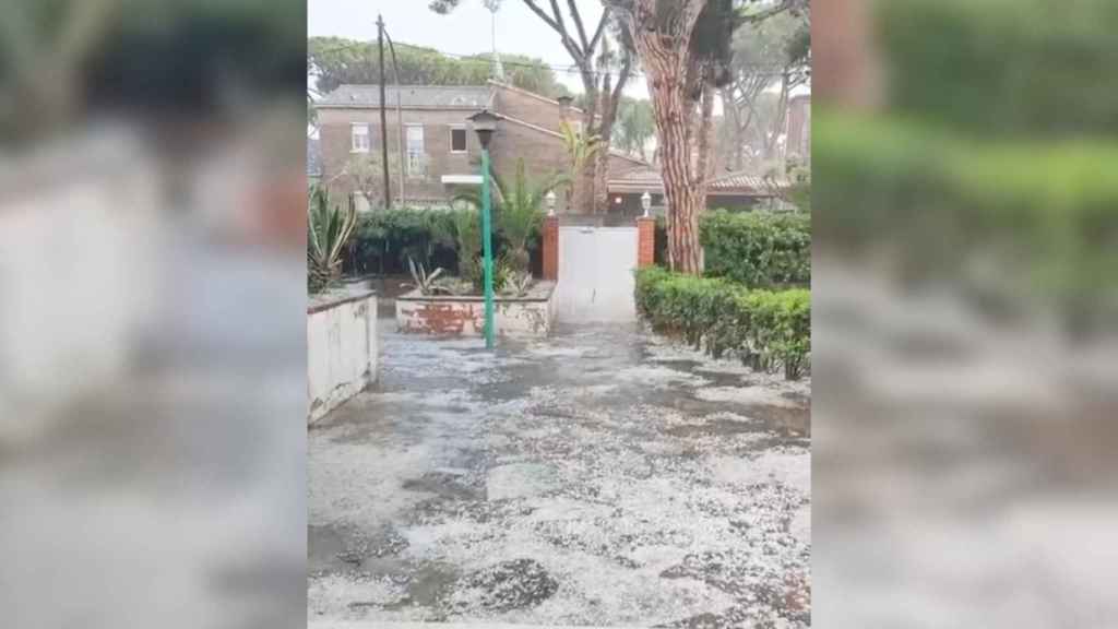 Calles de Castelldefels cubiertas por el granizo