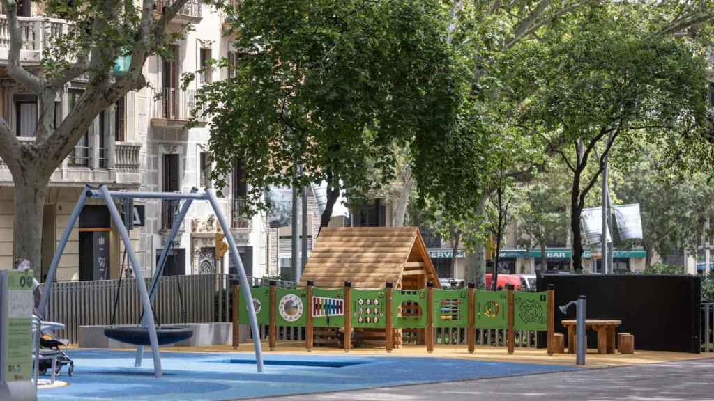Así es el nuevo parque infantil accesible que ha abierto en el centro de Barcelona
