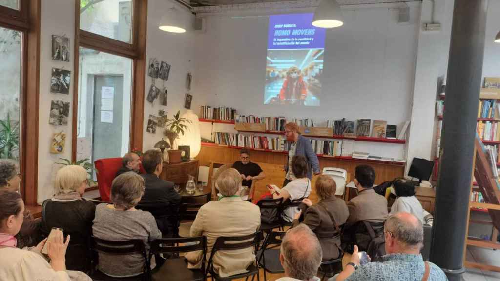 Asistentes en la presentación del libro 'Homo Movens', en la librería Documenta