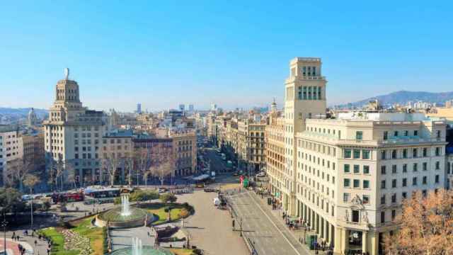 Vistas panorámicas de plaza Catalunya desde la terraza de Sky Bar del Hotel Iberostar