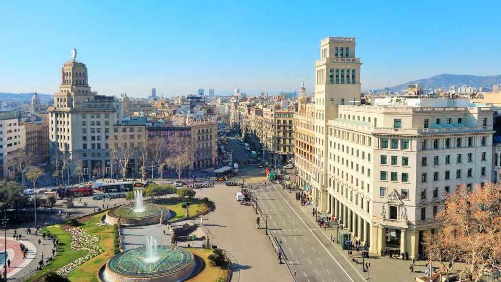Vistas panorámicas de plaza Catalunya con el Hotel Iberostar a la derecha