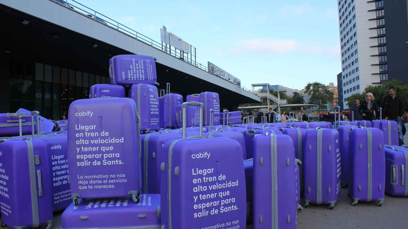 Una protesta de Cabify en la estación de Sants de Barcelona