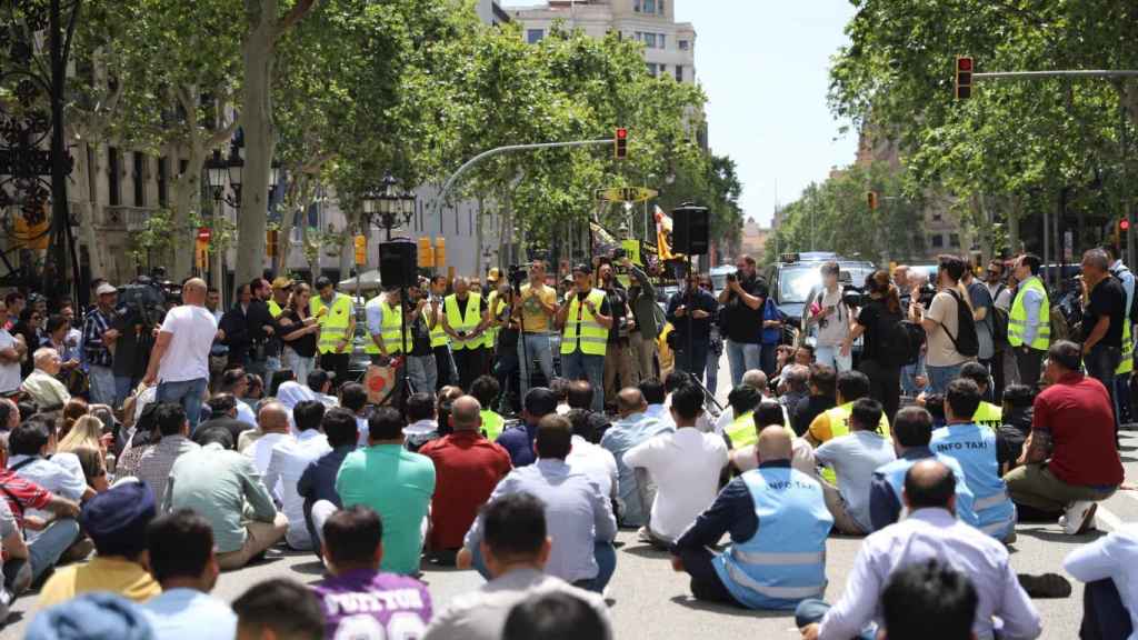 Los taxistas, atentos al parlamento de Tito Álvarez