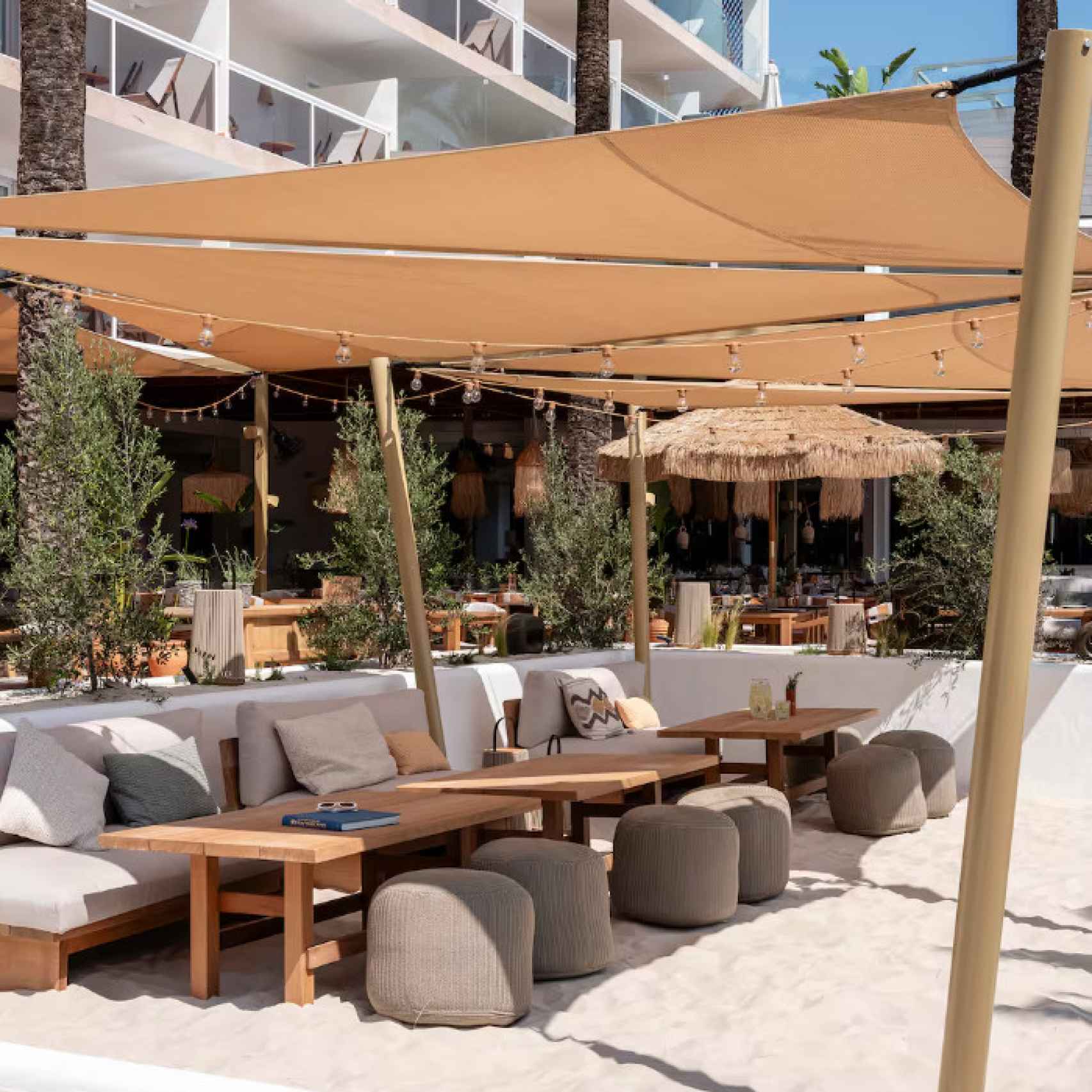 Zona de descanso de Beso Pedralbes, el nuevo ‘beach club’ de Diagonal