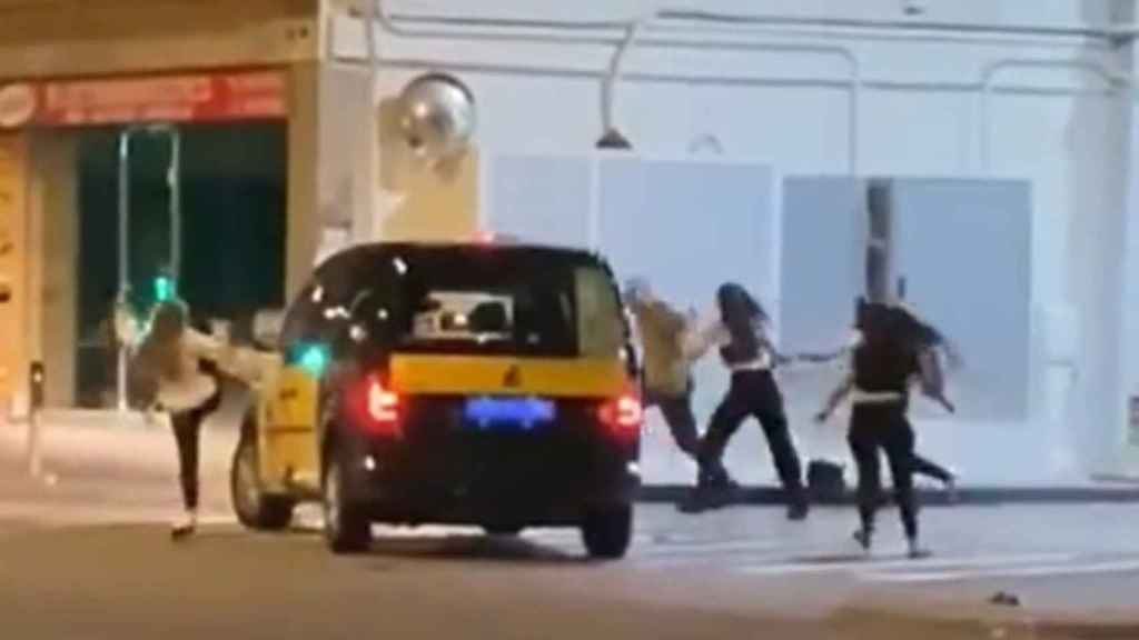Captura de pantalla del vídeo de la agresión a un taxista