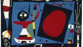 “Mujer con espejo”, tejido en 1966, de Joan Miró