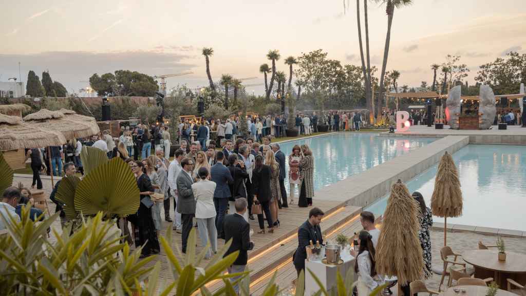 La zona de jardín con piscina de Beso Pedralbes, el nuevo ‘beach club’ de Diagonal