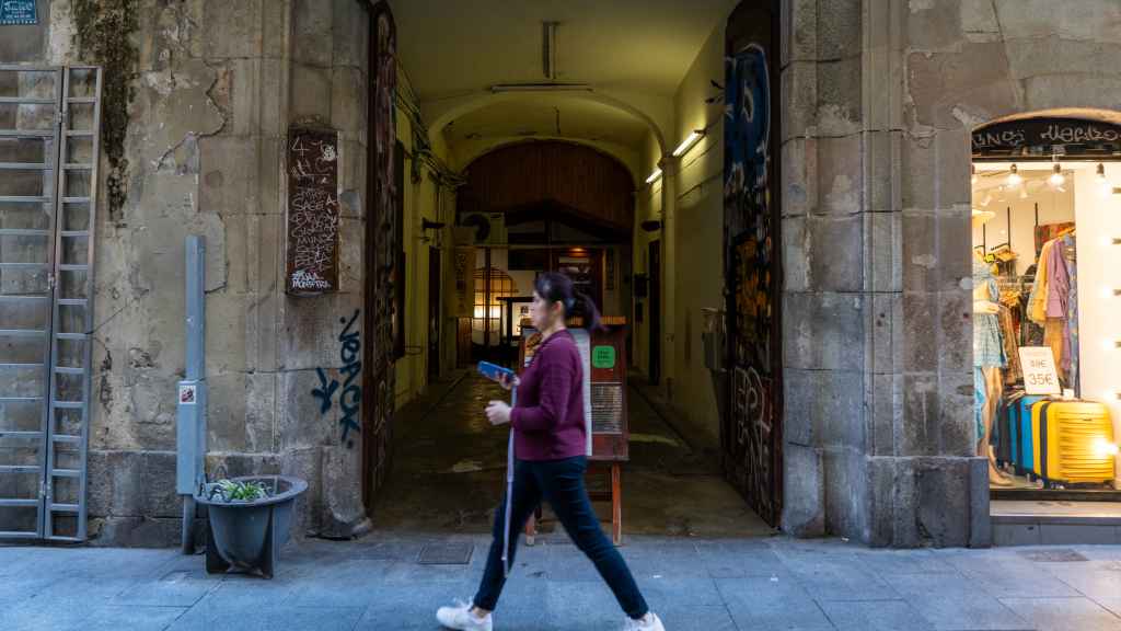 Acceso a Tokyo Sushi, el primer restaurante japonés de Barcelona