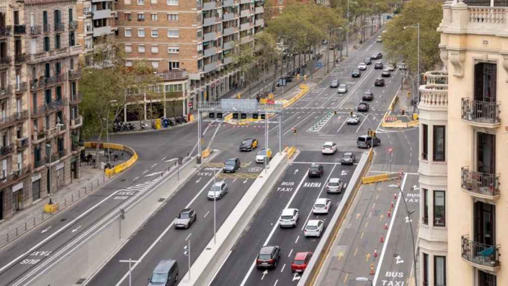 Tráfico en la Gran Via de les Corts Catalanes